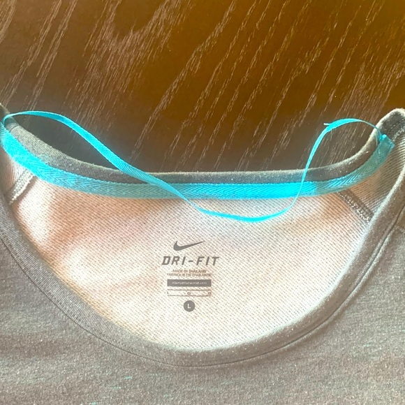 Nike Dri-Fit Women’s Large Sweatshirt Scoop Neck Boxy Gray & Turquoise Pocket - Picture 2 of 14